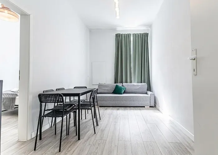 Near Westbahnhof Station Simple 2br & 1lr דירה וינה