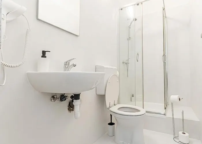 דירה Near Westbahnhof Station Simple 2br & 1lr וינה