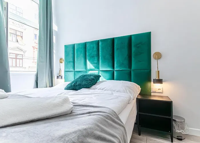 Near Westbahnhof Station Simple 2br & 1lr וינה