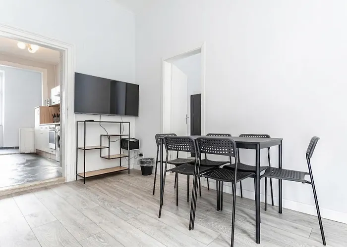 Near Westbahnhof Station Simple 2br & 1lr * וינה